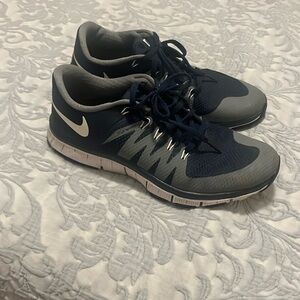 Nike running shoes- navy/gray